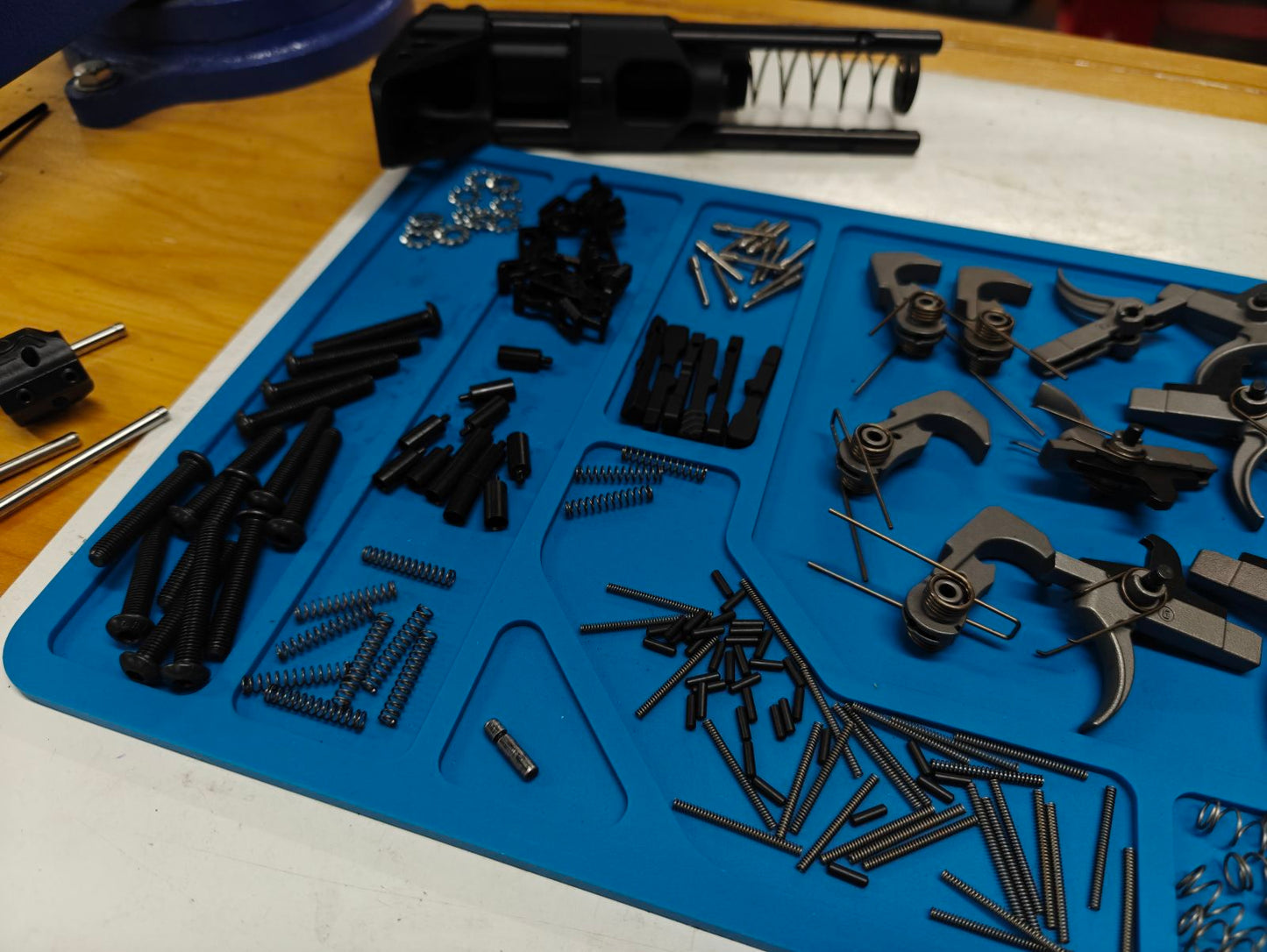 MAGNETIC GUN CLEANING MAT