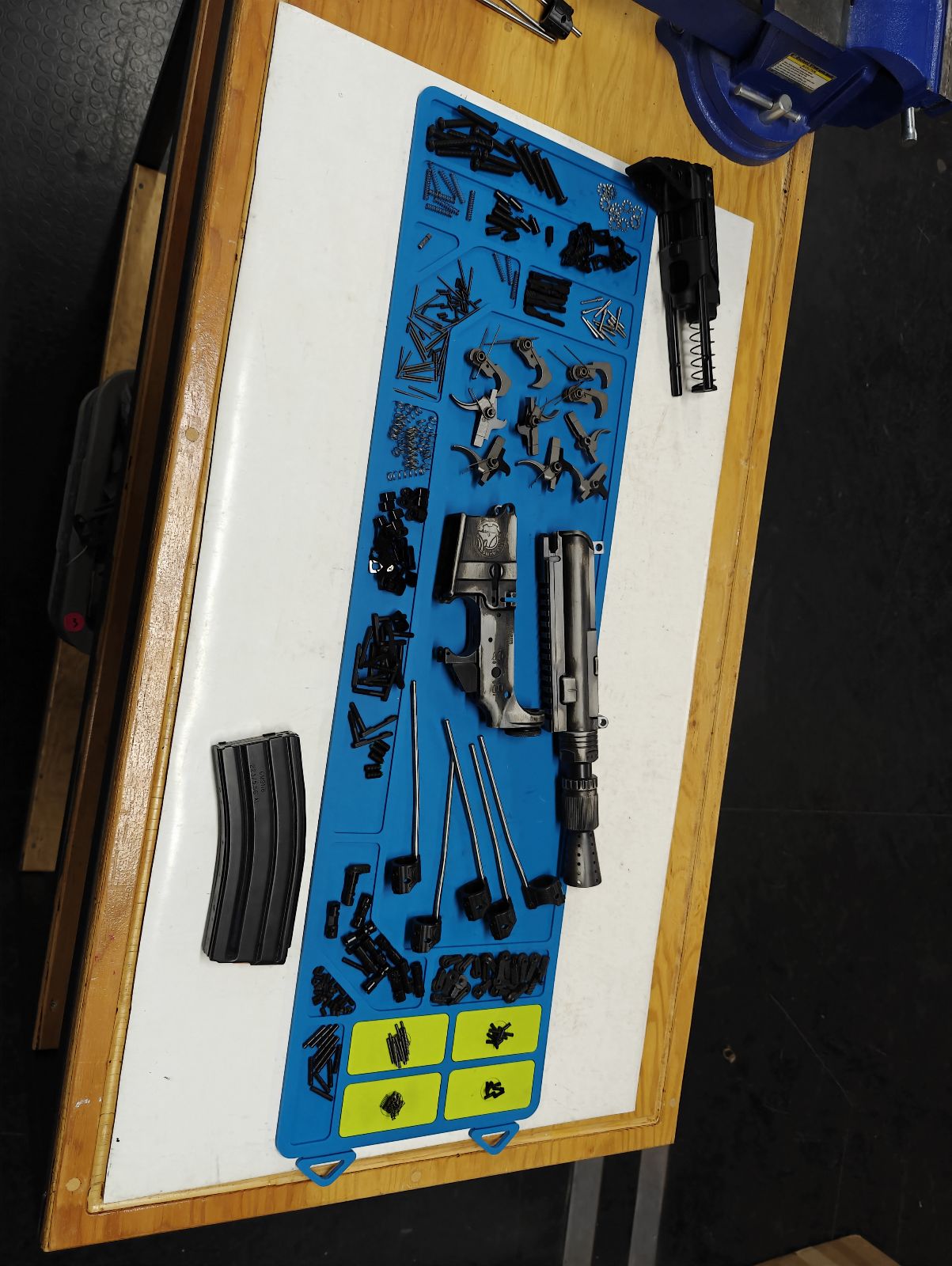 MAGNETIC GUN CLEANING MAT